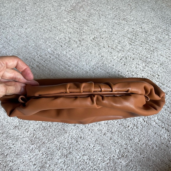 The Pouch Bag in vegan cognac leather - Picture 8 of 10